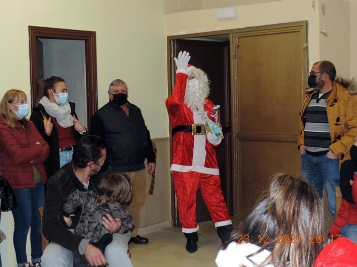 Cuentos, magia y la visita de Papa Noel hacen disfrutar a grandes y pequeños en Aldearrubia